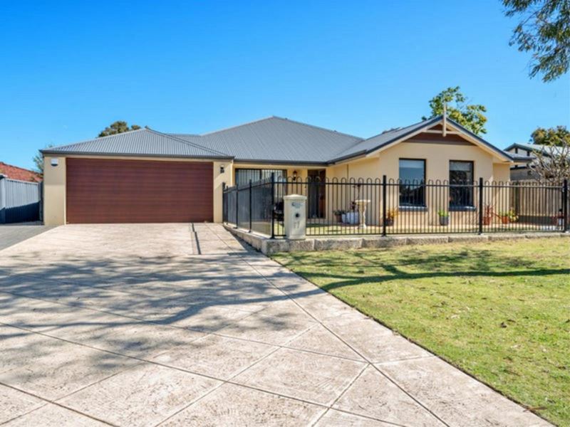 11 Golf Links Drive, Carramar
