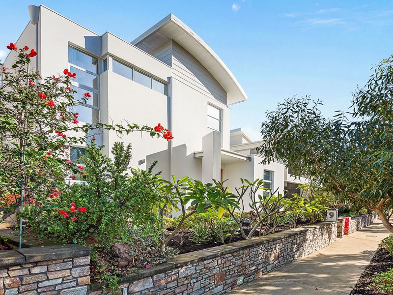 9 Mountainbell Road, Churchlands