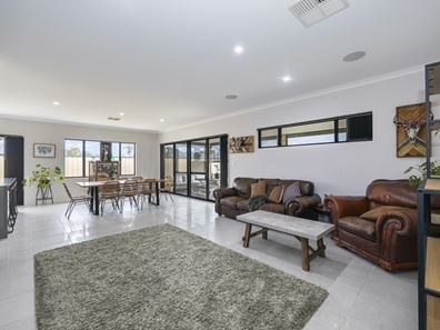 10 Benbulben Rise, Yanchep WA 6035