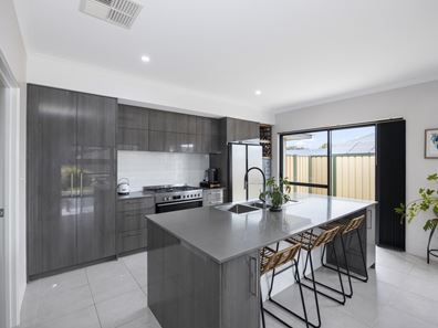 10 Benbulben Rise, Yanchep WA 6035