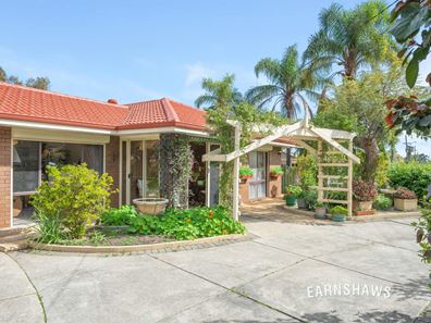 5 Fairfax Road, Swan View WA 6056