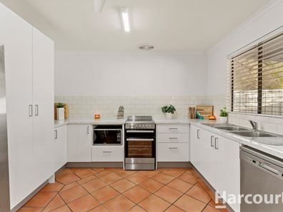 9 Hide-A-Way Vale, Preston Beach WA 6215