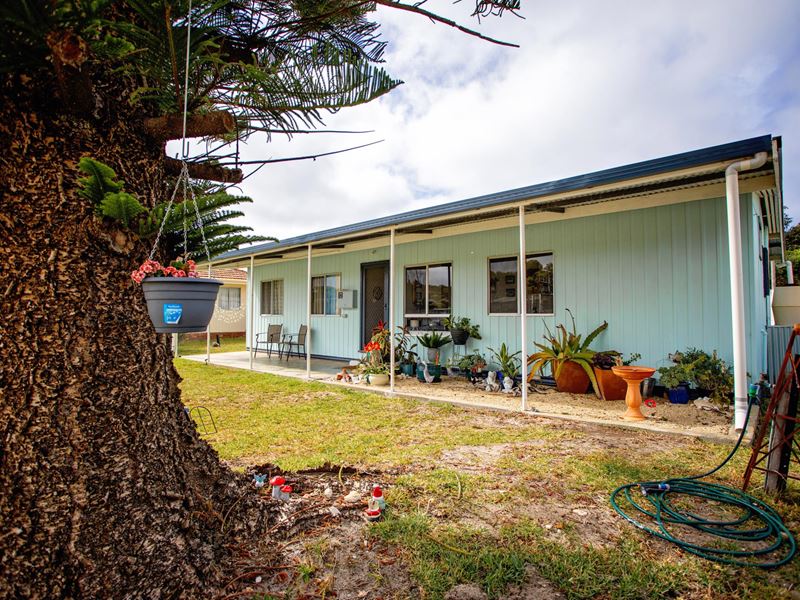 12 Flinders Street, Hopetoun WA 6348