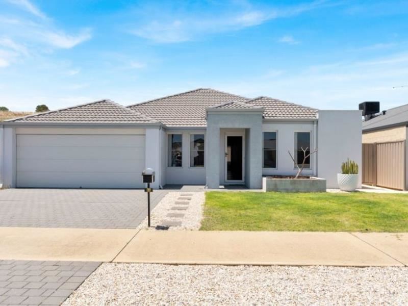 64 Aquamarine Parade, Karnup