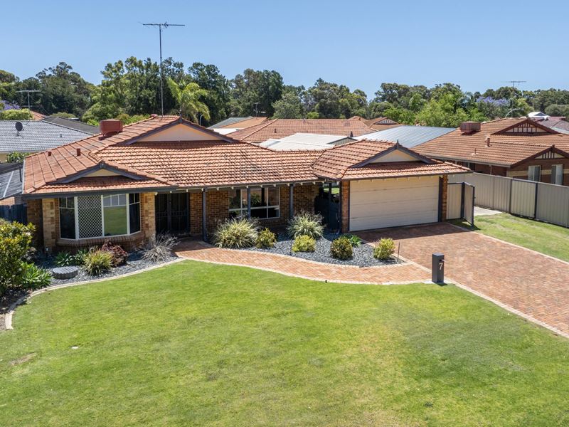 7 Summerlea Avenue, Meadow Springs