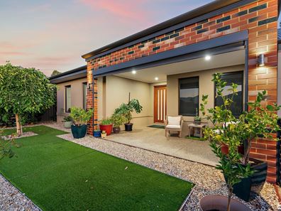 9 Yewers Drive, Champion Lakes WA 6111