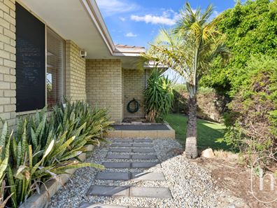 32 BERKSHIRE DRIVE, Beldon WA 6027