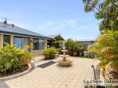 18 Campden Loop, Parmelia WA 6167