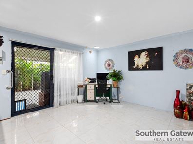 18 Campden Loop, Parmelia WA 6167