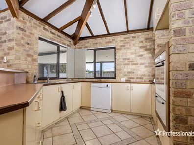 24 Fuller Street, Bluff Point WA 6530