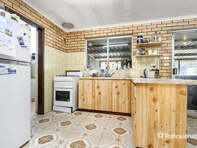 94 Chapman Valley Road, Waggrakine WA 6530