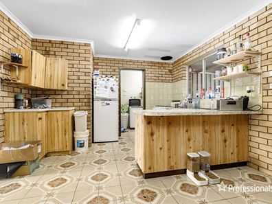 94 Chapman Valley Road, Waggrakine WA 6530