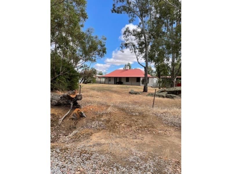 2 Ford Street, York WA 6302