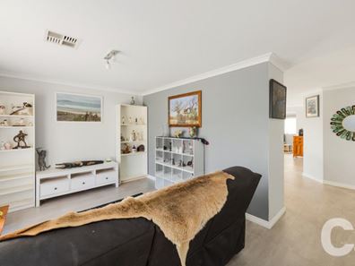17 Hargrave Place, Parmelia WA 6167