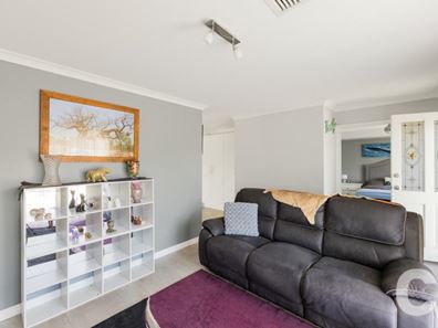 17 Hargrave Place, Parmelia WA 6167