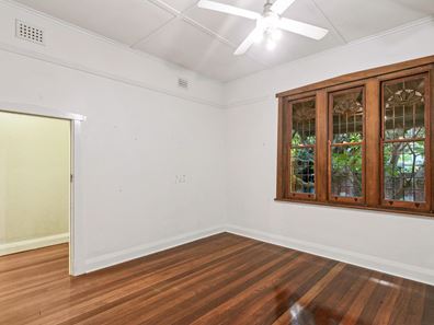 113 South Street, Beaconsfield WA 6162
