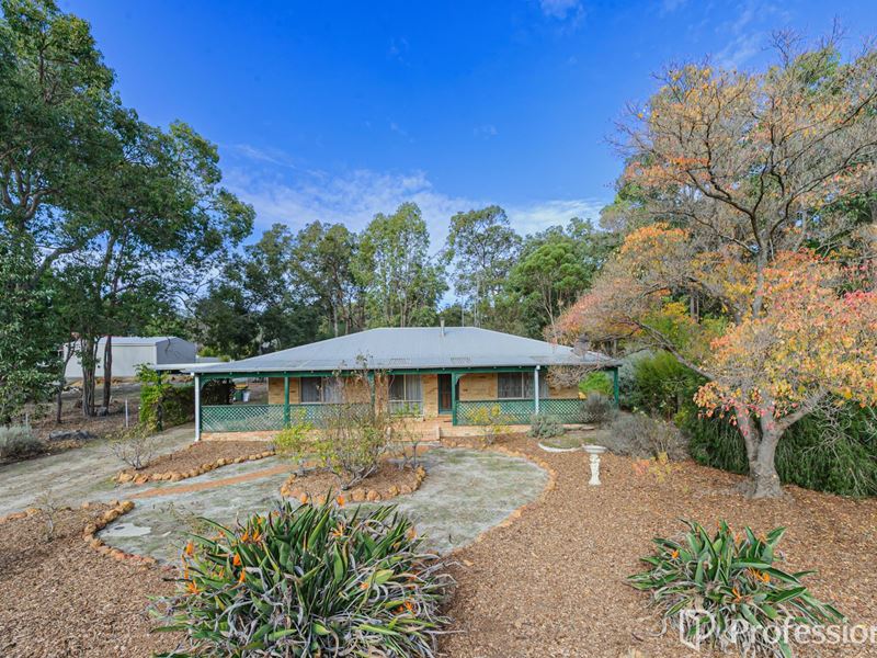 112 Willcox Street, Chidlow WA 6556