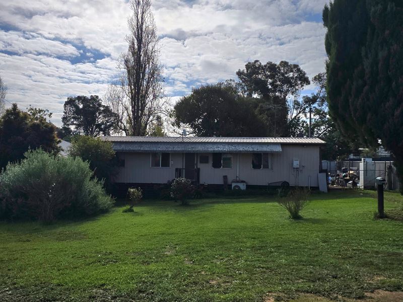 8 Mitchell Avenue, Boyup Brook WA 6244