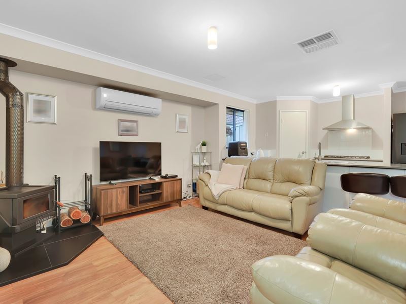 4 Terracina Parkway, Piara Waters WA 6112