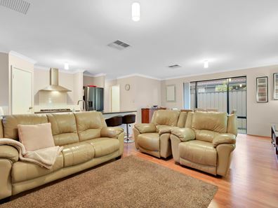 4 Terracina Parkway, Piara Waters WA 6112