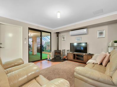 4 Terracina Parkway, Piara Waters WA 6112