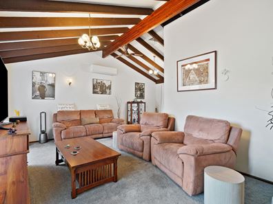 15 Hungerford Avenue, Halls Head WA 6210