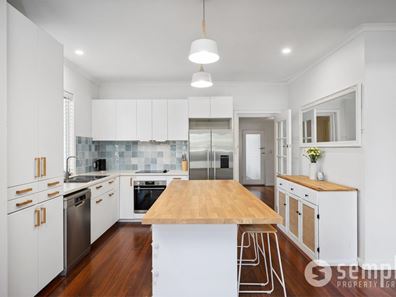 36 Redwood Crescent, Melville WA 6156