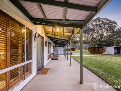 176 Strawberry Hill Drive, Gidgegannup WA 6083