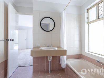 6 Wapengo Close, South Lake WA 6164