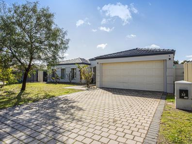 32 Madras Crescent, Port Kennedy WA 6172