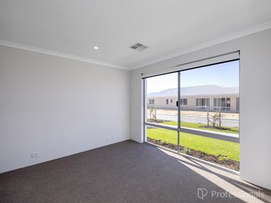 11 Heron Way, Eglinton WA 6034