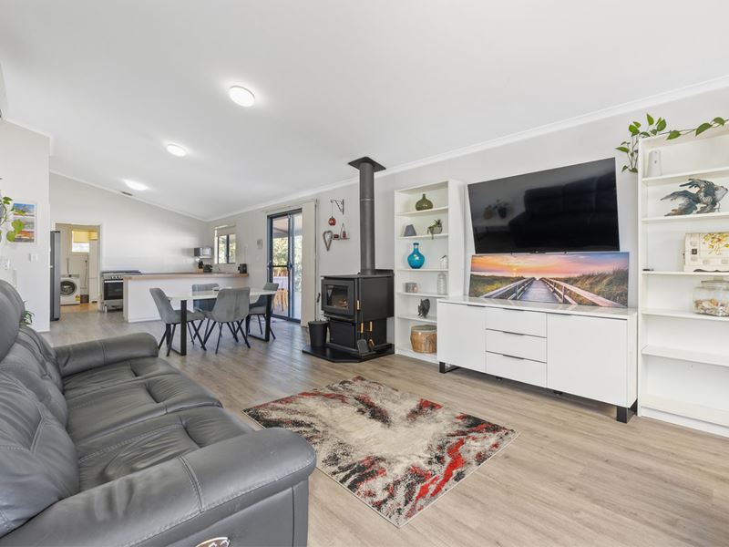 6 HEWBY COURT, Ledge Point WA 6043