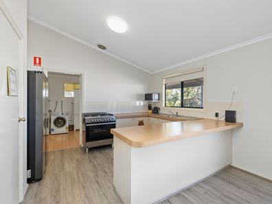 6 HEWBY COURT, Ledge Point WA 6043
