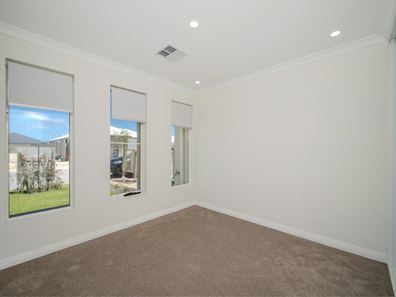 10 Kirkby View, Eglinton WA 6034