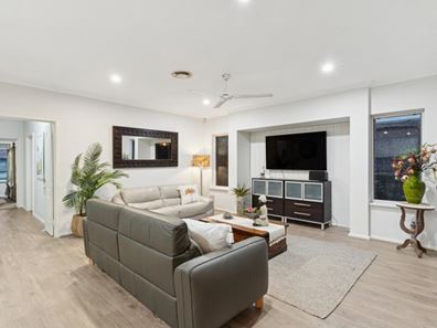 45 Holmes Street, Shelley WA 6148