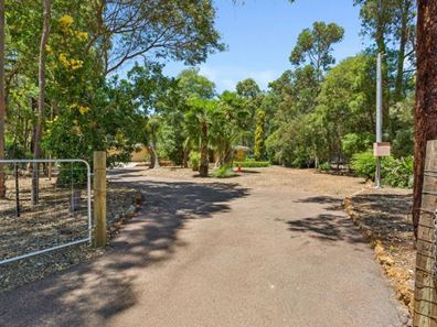 10 Protea Court, Stoneville WA 6081