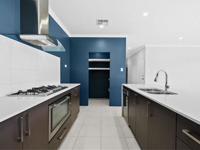 8 Dragonfly Boulevard, Lakelands WA 6180