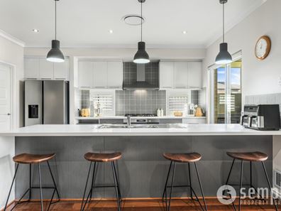 18 Calder Way, Atwell WA 6164