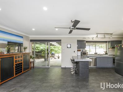 9 Farrer Place, Thornlie WA 6108