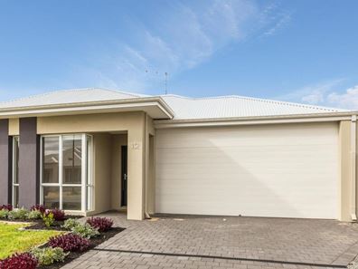 12 Pavarotti Vista, Hammond Park WA 6164