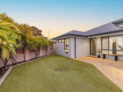 10 Hanoi Way, Hocking WA 6065