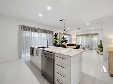 11 Macadamia Loop, Piara Waters WA 6112