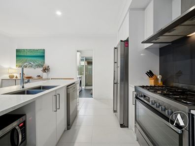 11 Macadamia Loop, Piara Waters WA 6112