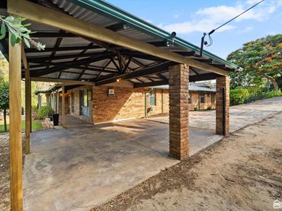 70 Amethyst Crescent, Mount Richon WA 6112