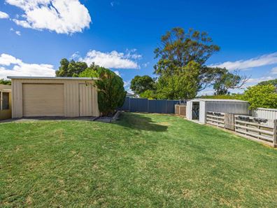 32 Whidby Street, Orana WA 6330