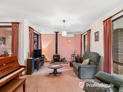 71 Grove Road, Lesmurdie WA 6076