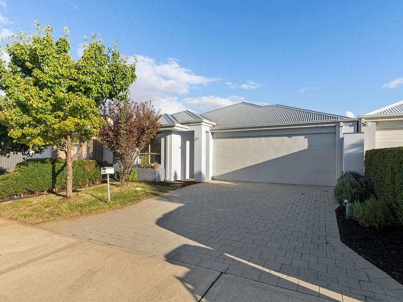18 Rhodeswood Drive, Aveley