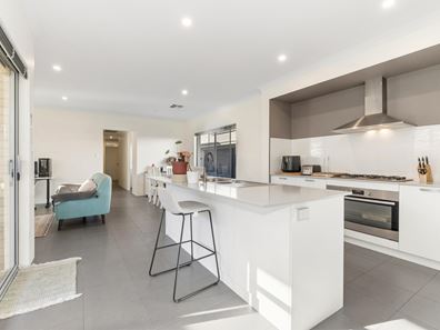 18 Rhodeswood Drive, Aveley WA 6069