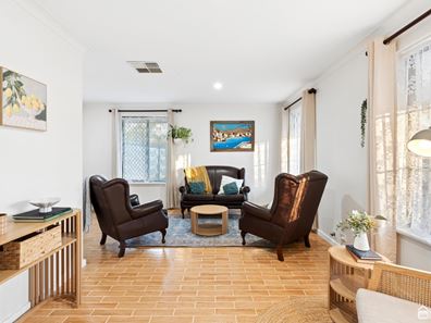 1 Cowra Court, Armadale WA 6112