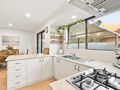 1 Cowra Court, Armadale WA 6112